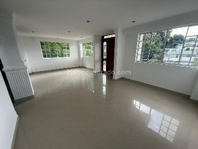 Casa de 4 alcobas en venta en Avenida Centenario, Armenia, 670 m² · foto 2 de 20