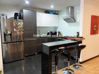 Apartamento de 3 alcobas en venta en Santa Barbara, Bogotá, 128 m² · foto 2 de 16