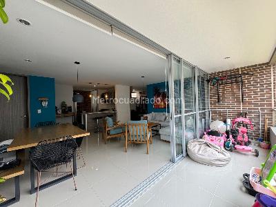 Apartamento de 3 alcobas en venta en Poblado Ciudad Del Rio, Medellín, 121 m² · foto 4 de 13