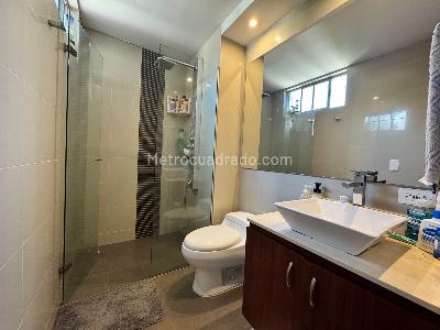 Apartamento de 3 alcobas en venta en Laureles, Medellín, 157 m² · foto 12 de 16