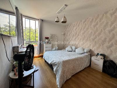Apartamento de 3 alcobas en venta en Laureles, Medellín, 157 m² · foto 13 de 16