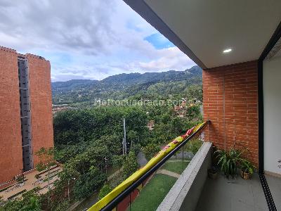 Apartamento de 2 alcobas en venta en Loma De Las Brujas, Envigado, 62 m² · foto 2 de 20
