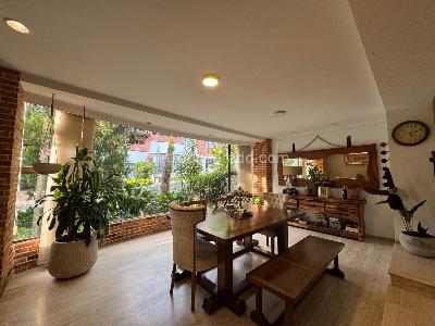 Casa de 3 alcobas en venta en Poblado La Frontera, Medellín, 300 m² · foto 2 de 20
