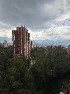 Apartamento de 2 alcobas en venta en El Poblado El Tesoro, Medellín, 118 m² · foto 10 de 11
