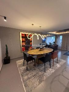 Apartamento de 2 alcobas en venta en El Poblado El Tesoro, Medellín, 118 m² · foto 2 de 11