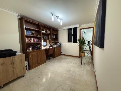 Apartamento de 3 alcobas en venta en Laureles, Medellín, 133 m² · foto 10 de 15