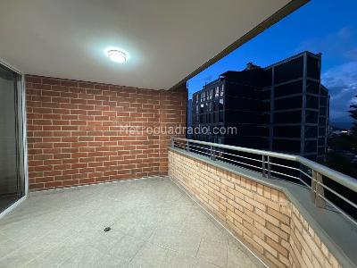 Apartamento de 3 alcobas en venta en Laureles, Medellín, 133 m² · foto 4 de 15