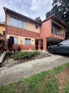 Casa de 3 alcobas en venta en Loma De Los Mesa, Envigado, 168 m² · foto 18 de 18