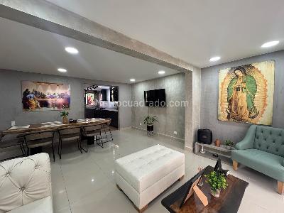 Casa de 3 alcobas en venta en Loma De Los Mesa, Envigado, 168 m² · foto 2 de 18