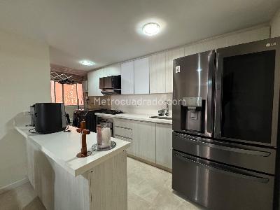 Apartamento de 3 alcobas en venta en Los Colores, Medellín, 96 m² · foto 3 de 18
