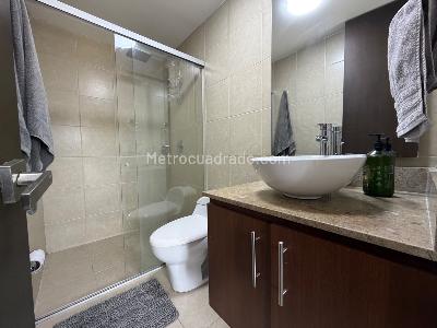 Apartamento de 2 alcobas en venta en Alto De Las Palmas, Medellín, 77 m² · foto 10 de 14