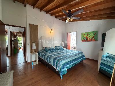 Casa de 3 alcobas en venta en La Sebastiana, Envigado, 268 m² · foto 9 de 18