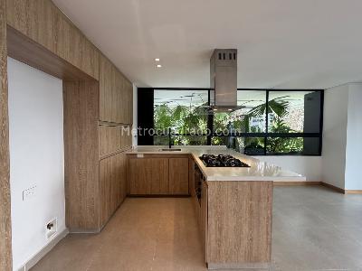 Apartamento de 2 alcobas en venta en El Poblado Las Palmas, Medellín, 115 m² · foto 2 de 14