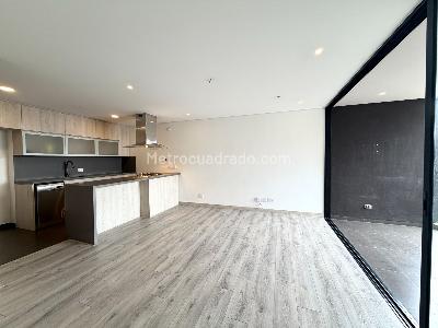 Apartamento de 2 alcobas en venta en Sector Padre Marianito, Medellín, 81 m² · foto 2 de 14