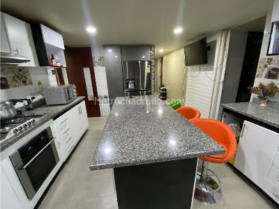 Apartamento de 4 alcobas en venta en Ciudad Salitre Oriental, Bogotá, 240 m² · foto 6 de 17