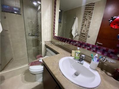 Apartamento de 4 alcobas en venta en Ciudad Salitre Oriental, Bogotá, 240 m² · foto 13 de 17