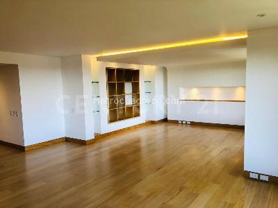 Apartamento de 3 alcobas en arriendo en Chico Reservado, Bogotá, 246 m² · foto 2 de 20
