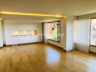 Apartamento de 3 alcobas en arriendo en Chico Reservado, Bogotá, 246 m² · foto 3 de 20