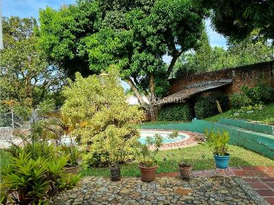 Casa de 4 alcobas en venta en Ciudad Jardin, Cali, 1581 m² · foto 2 de 20