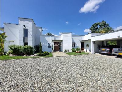 Casa de 5 alcobas en venta en Armenia, Armenia · foto 2 de 4
