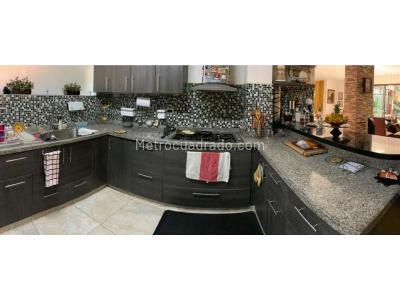 Casa de 5 alcobas en venta en Ciudad Jardin, Cali, 450 m² · foto 3 de 6