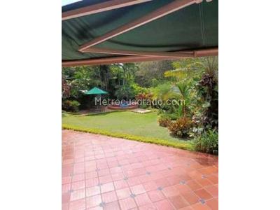 Casa de 4 alcobas en venta en Ciudad Jardin, Cali, 950 m² · foto 1 de 11