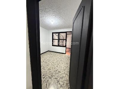 Casa de 5 alcobas en venta en Departamental, Cali, 270 m² · foto 5 de 13