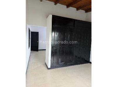 Casa de 5 alcobas en venta en Departamental, Cali, 270 m² · foto 9 de 13