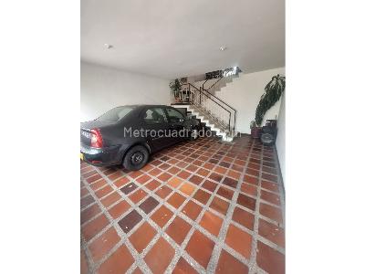 Casa de 3 alcobas en venta en San Vicente, Cali, 229 m² · foto 2 de 16