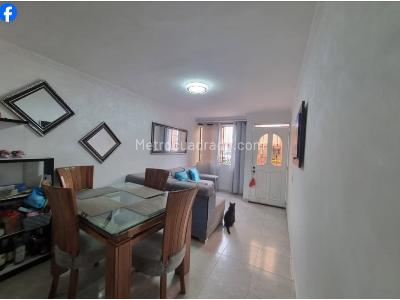 Casa de 4 alcobas en venta en El Limonar, Cali, 90 m² · foto 2 de 13