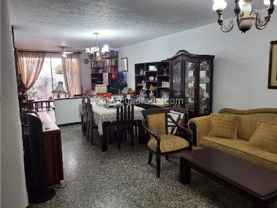 Casa de 4 alcobas en venta en Pampalinda, Cali, 212 m² · foto 3 de 17