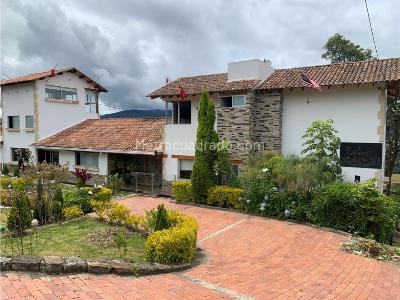 Casa de 5 alcobas en arriendo en Cerro La Conejera, Bogotá, 700 m² · foto 2 de 10