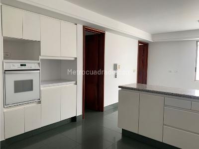Apartamento de 4 alcobas en venta en Los Rosales, Bogotá, 510 m² · foto 3 de 20