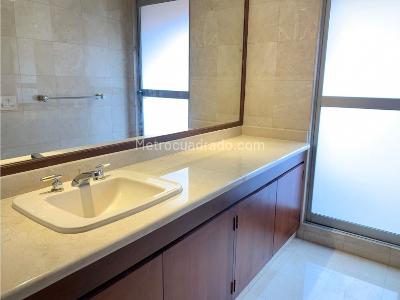 Apartamento de 4 alcobas en venta en Los Rosales, Bogotá, 510 m² · foto 13 de 20