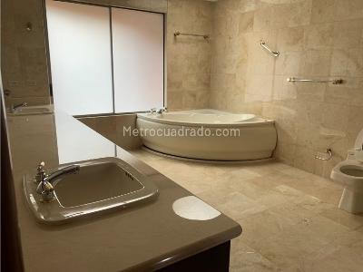Apartamento de 4 alcobas en venta en Los Rosales, Bogotá, 510 m² · foto 19 de 20