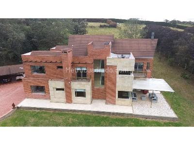 Casa de 5 alcobas en venta en Cerros De Yerbabuena, Chía, 555 m² · foto 2 de 20