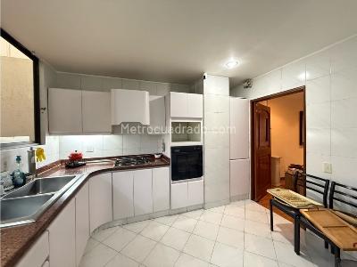 Apartamento en venta en Santa Barbara, Bogotá · foto 2 de 15