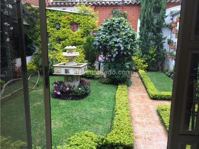 Casa de 5 alcobas en venta en Niza, Bogotá, 455 m² · foto 2 de 20