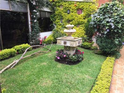 Casa de 5 alcobas en venta en Niza, Bogotá, 455 m² · foto 3 de 20