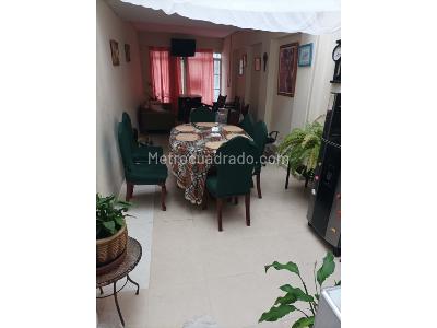 Casa de 5 alcobas en venta en La Soledad, Bogotá, 300 m² · foto 2 de 20