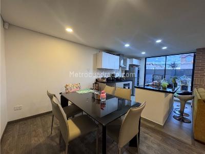 Casa de 2 alcobas en venta en La Floresta, Chía, 128 m² · foto 2 de 16