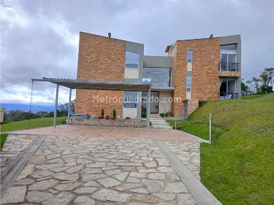 Casa de 5 alcobas en venta en Cerros De Yerbabuena, Chía, 352 m² · foto 2 de 19