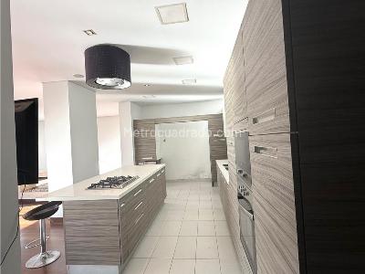 Apartamento de 4 alcobas en arriendo en Country Club, Bogotá, 280 m² · foto 3 de 9