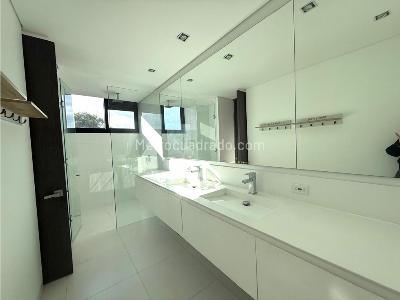 Apartamento de 4 alcobas en arriendo en Country Club, Bogotá, 280 m² · foto 6 de 9