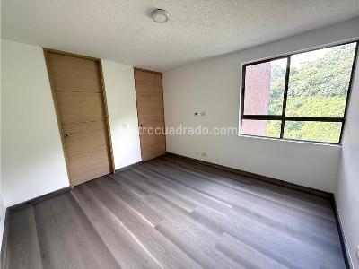 Apartamento en venta en Loma De Los Bernal, Medellín · foto 4 de 20