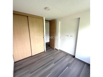 Apartamento en venta en Loma De Los Bernal, Medellín · foto 8 de 20