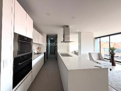 Apartamento de 3 alcobas en venta en La Carolina Country, Bogotá, 191 m² · foto 4 de 12