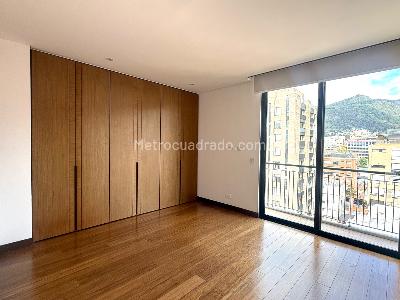 Apartamento de 2 alcobas en venta en Chico Virrey, Bogotá, 215 m² · foto 10 de 14