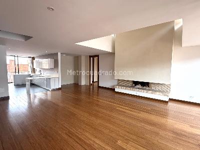 Apartamento de 2 alcobas en venta en Chico Virrey, Bogotá, 215 m² · foto 2 de 14
