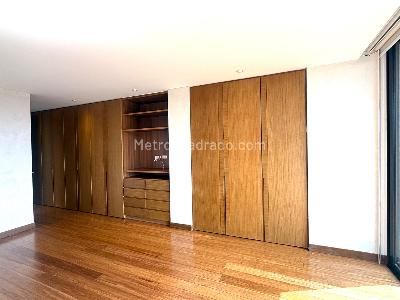 Apartamento de 2 alcobas en venta en Chico Virrey, Bogotá, 215 m² · foto 6 de 14